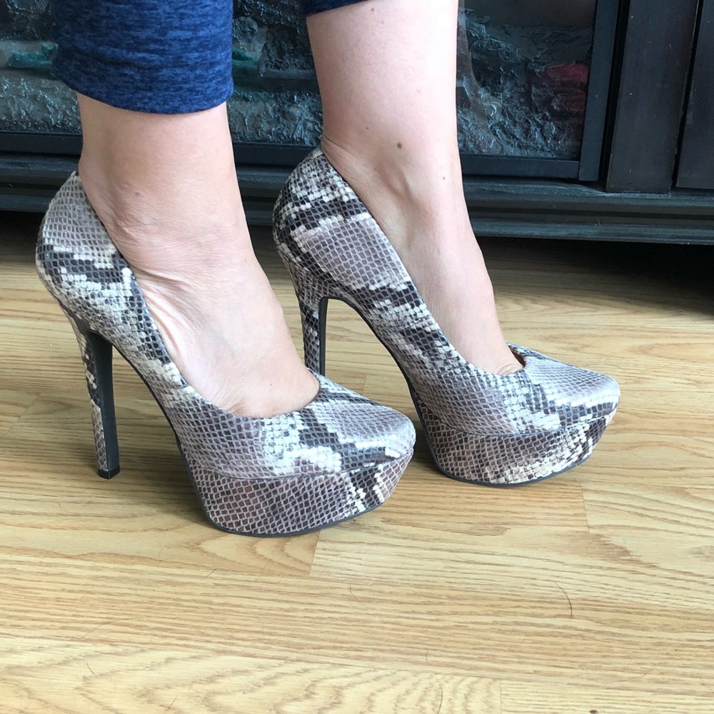 Snake skin Jessica Simpson heels